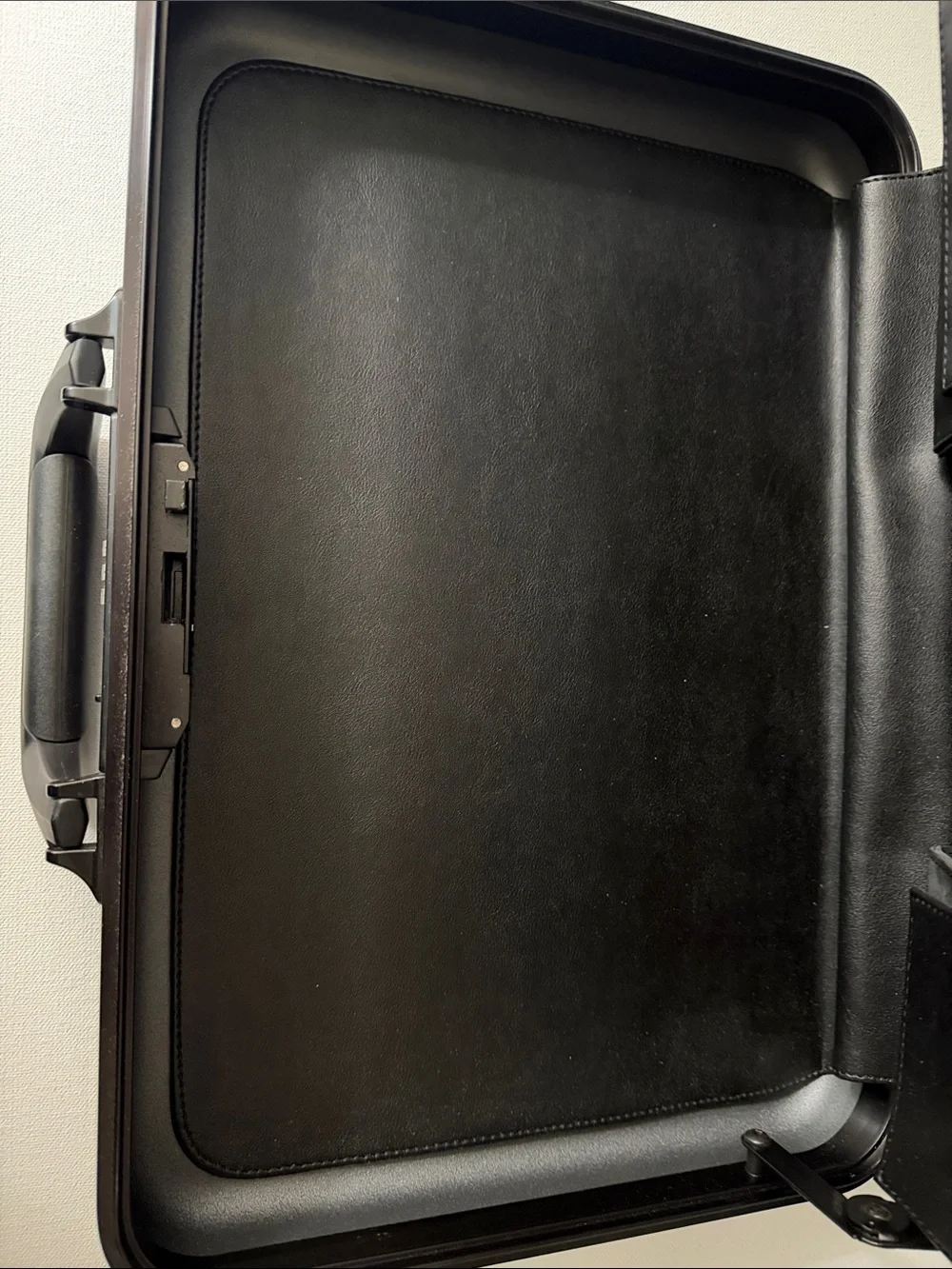 Zero Halliburton Hard Shell Combination Lock Briefcase - Black